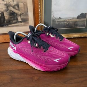 HOKA ONE ONE Arahi 6 Running Athletic Shoe Sz 9.5B Grape Wine Pink Gray 1123195